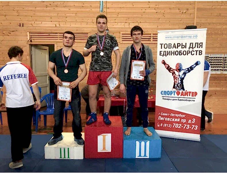 1-е и 2-е место на кубке по Боевому самбо - отличились новички. 1-е и 2-е место на кубке по Боевому самбо - отличились новички.