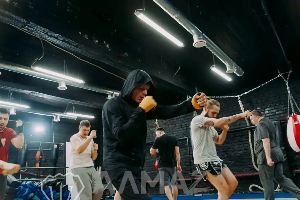 Тренировки по кикбоксингу в СПб - клуб Алмаз