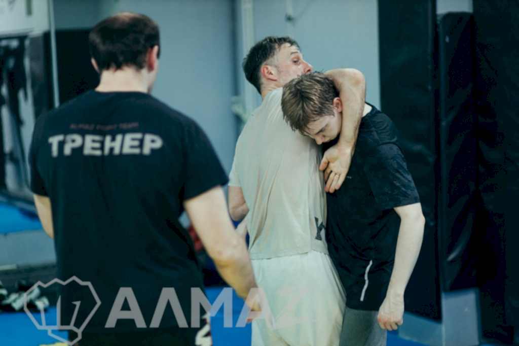 Тренировки в мини-группах: клуб Алмаз
